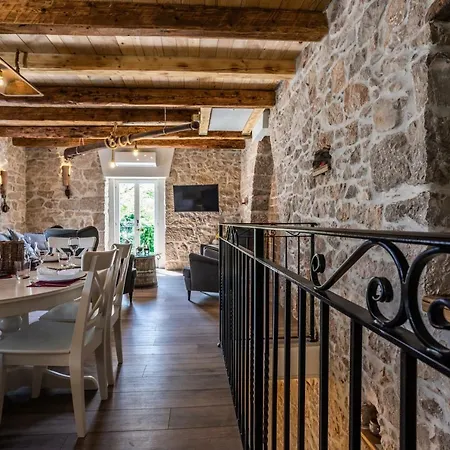 Stone Katarina With Pool * Klimno